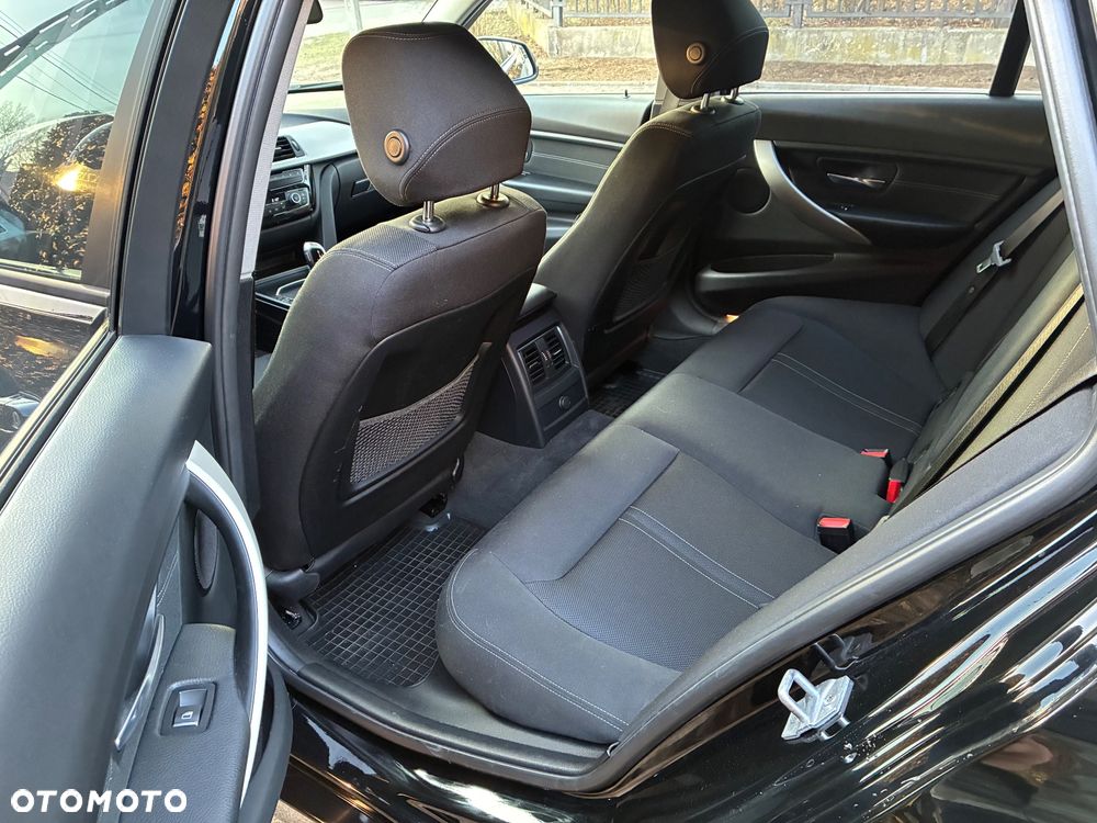 BMW Seria 3 320i Advantage - 19