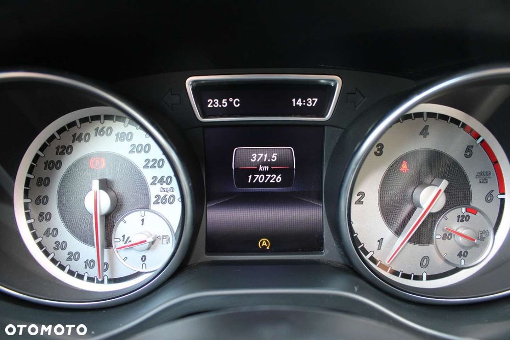 Mercedes-Benz GLA - 34