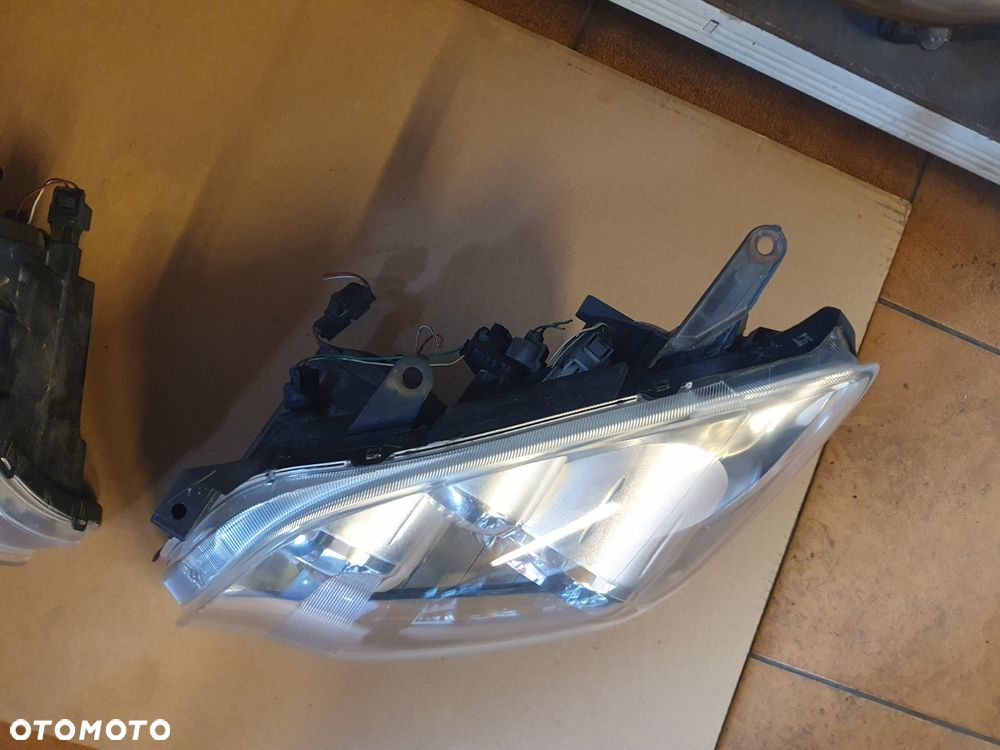 REFLEKTOR PRAWY TOYOTA AVENSIS T25 LIFT SOCZEWKA EUROPA - 5