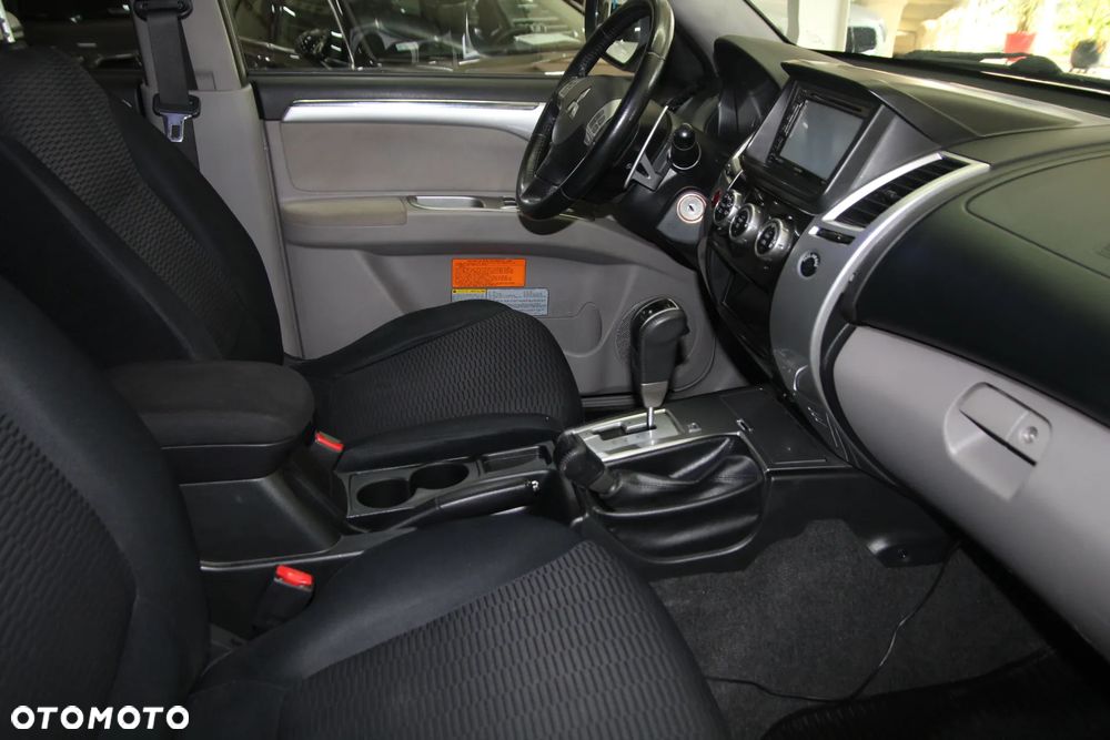 Mitsubishi Pajero Sport - 14