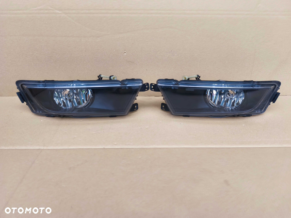 SKODA OCTAVIA III 12-16 halogen przeciwmgłowy zderzaka lewy prawy igła