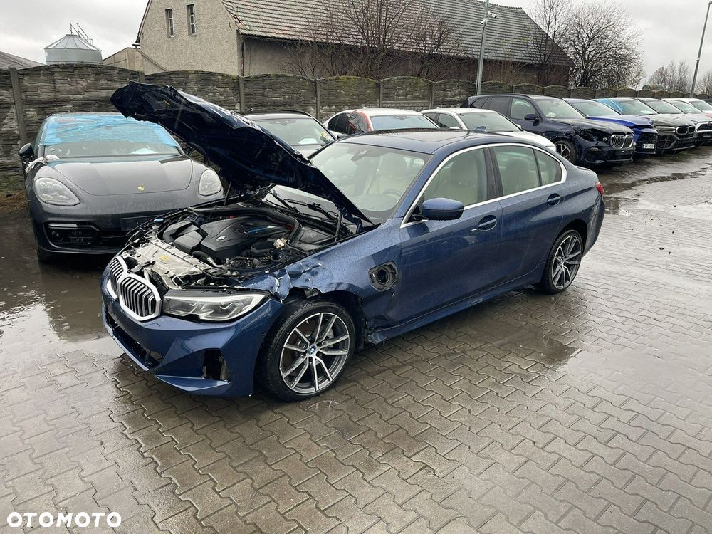 BMW Seria 3 330e PHEV xDrive - 3