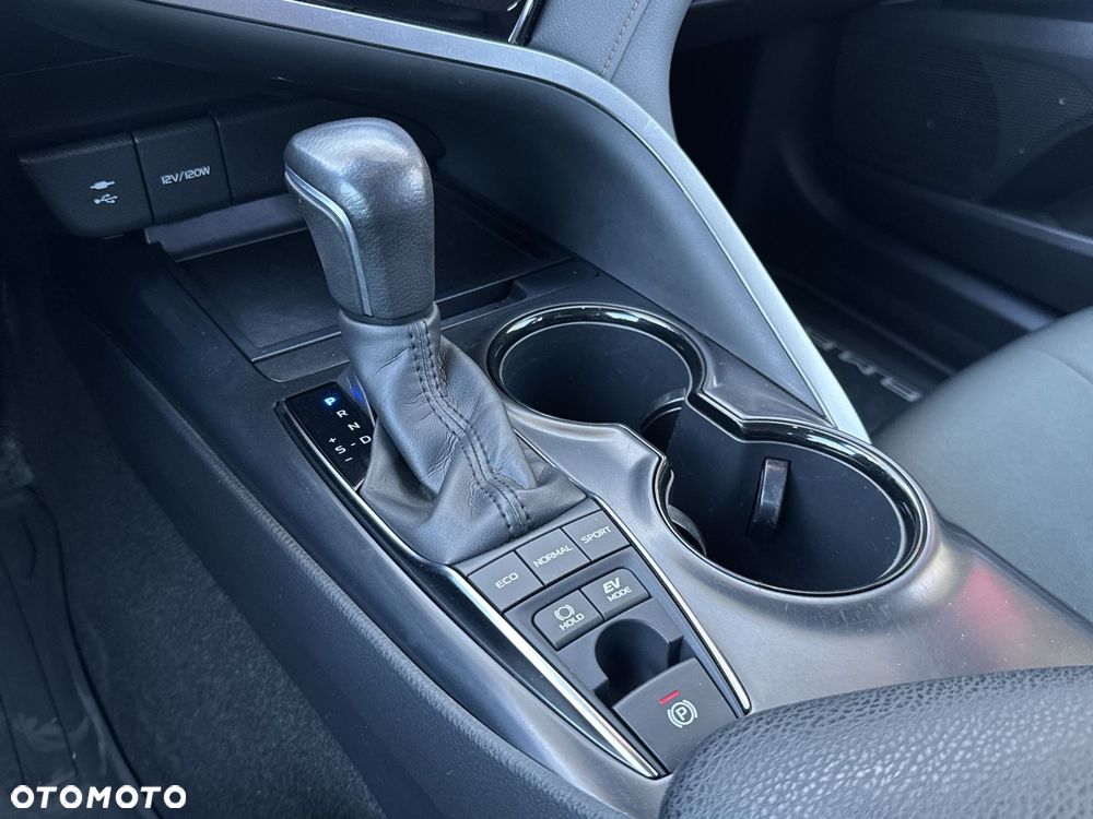 Toyota Camry 2.5 Hybrid Comfort CVT - 27