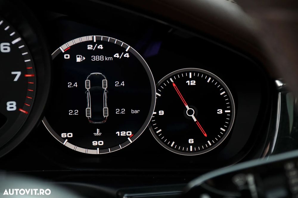 Porsche Panamera - 32