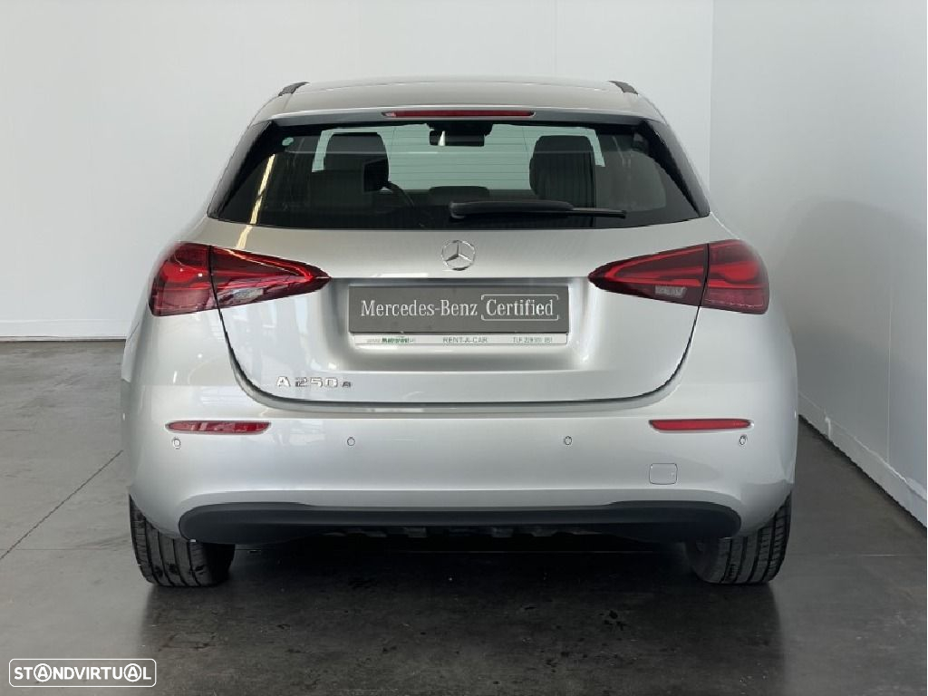 Mercedes-Benz A 250 e - 3