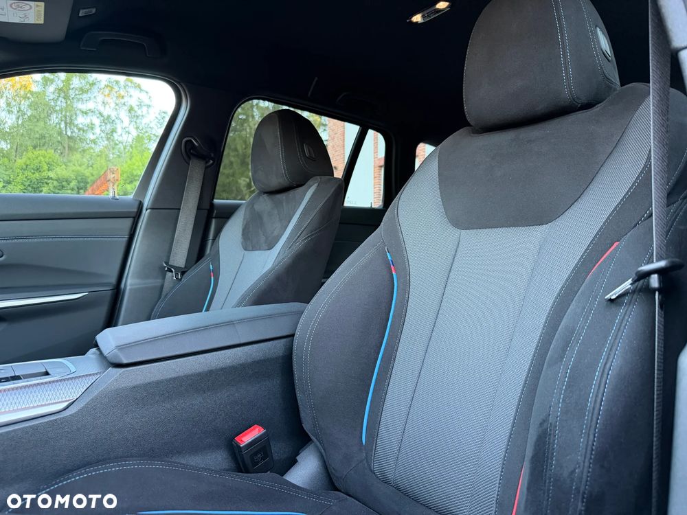 BMW Seria 3 330i xDrive M Sport - 29
