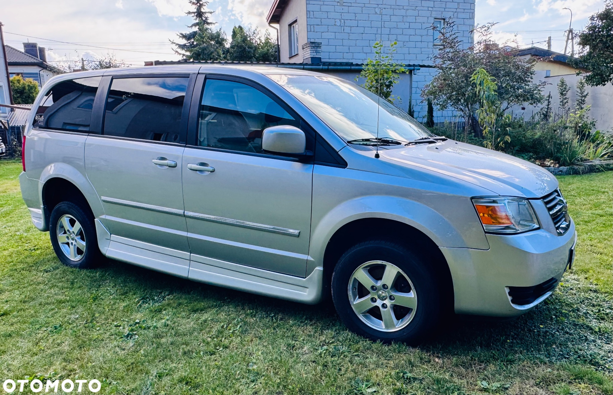 Dodge Caravan - 35