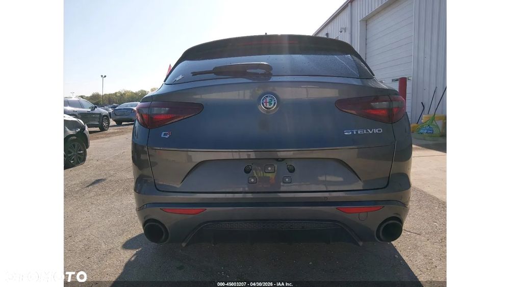 Alfa Romeo Stelvio - 5