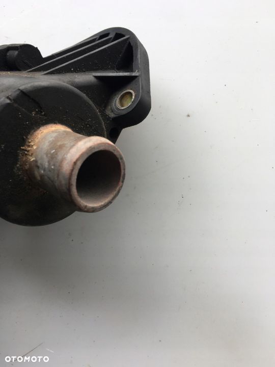 OBUDOWA TERMOSTATU AUDI A3 8P 2.0 FSI 6F121114 - 7