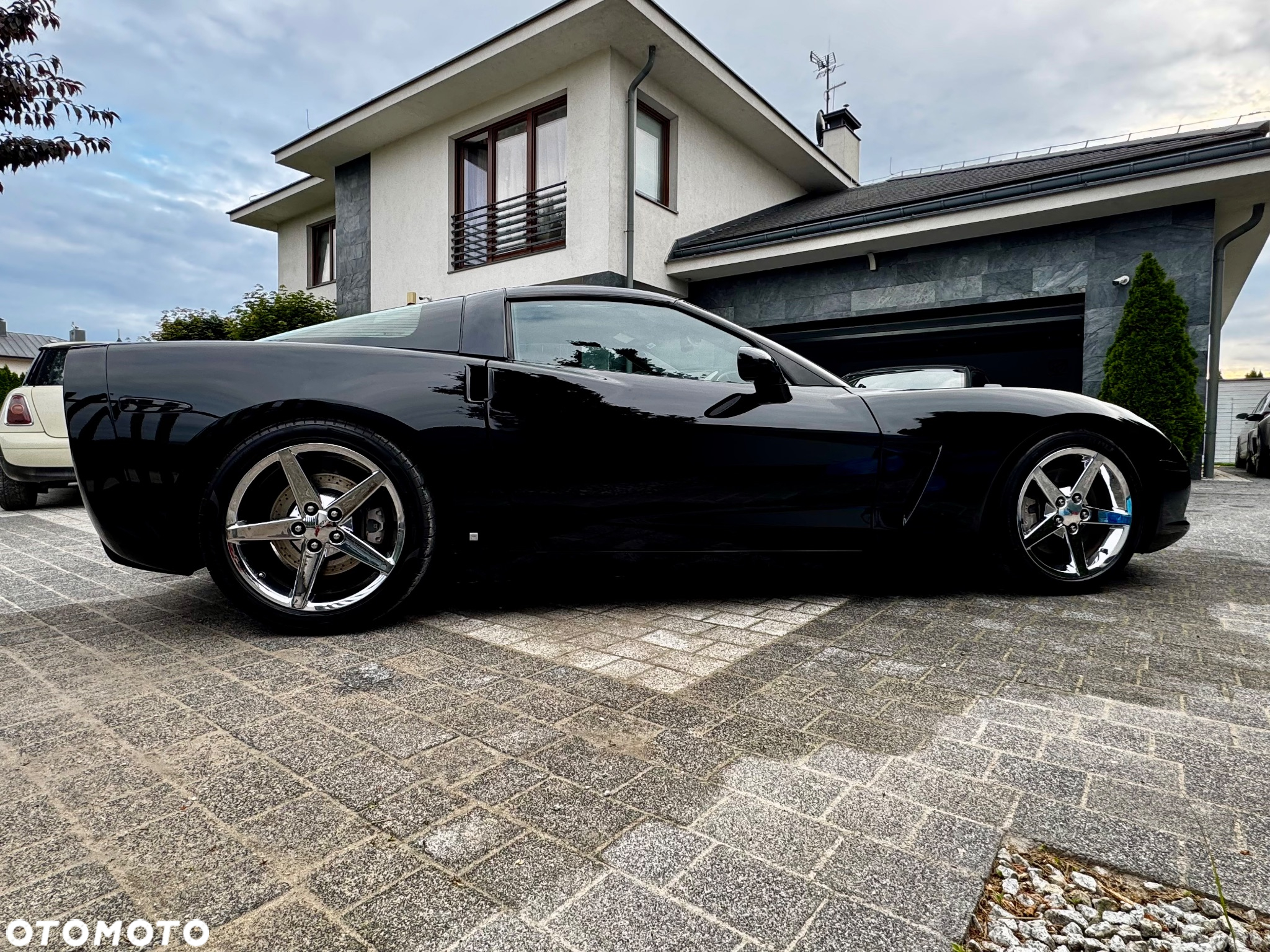 Chevrolet Corvette - 9