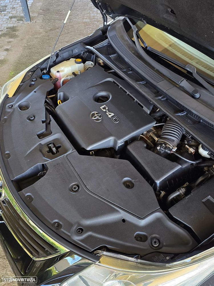 Toyota Avensis SW 2.0 D-4D - 14