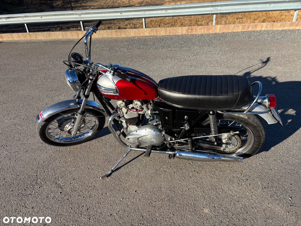 Triumph Bonneville - 10