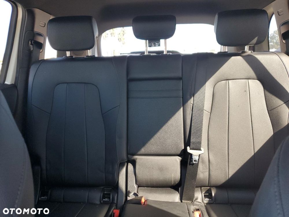 Mercedes-Benz GLB - 10