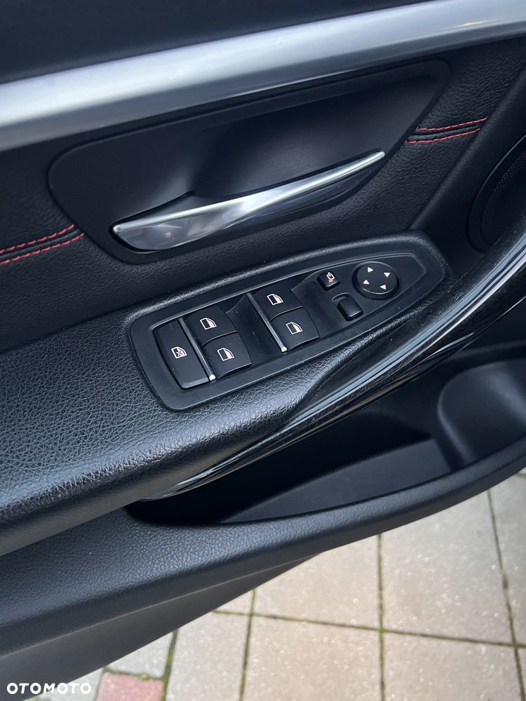 BMW Seria 3 330i xDrive - 23