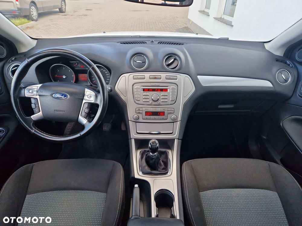 Ford Mondeo 1.8 TDCi Ambiente - 19