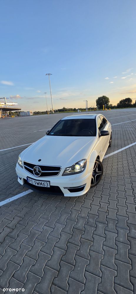 Mercedes-Benz Klasa C 63 AMG - 26