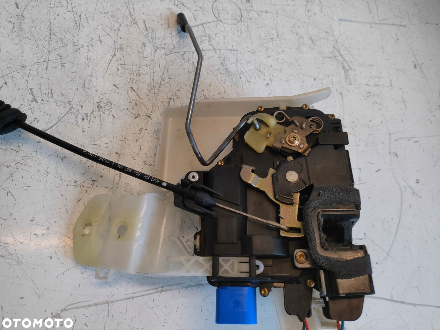 POLO IV 9N LIFT 5D ZAMEK PRAWY PRZÓD 8-PIN - 8