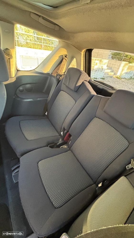 Peugeot 1007 1.4 HDi Urban - 8