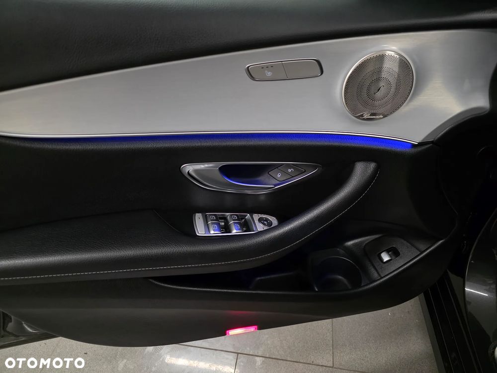 Mercedes-Benz Klasa E 300 de 4-Matic Exclusive - 24