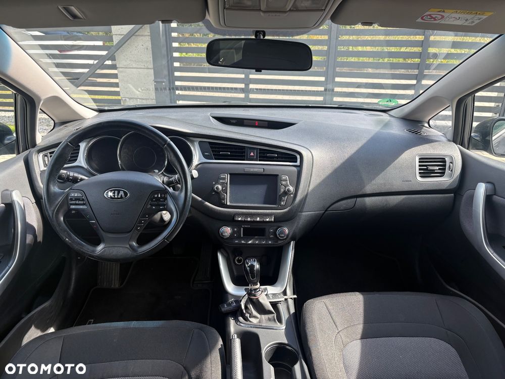 Kia Ceed 1.6 CRDi 136 ISG Dream Team Edition - 8