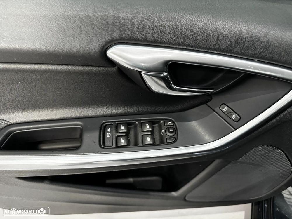 Volvo V60 2.0 D3 Momentum - 14