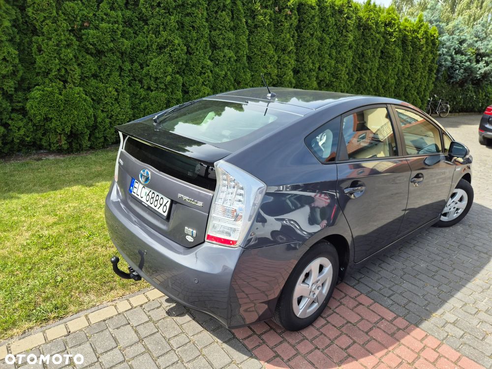 Toyota Prius (Hybrid) - 13