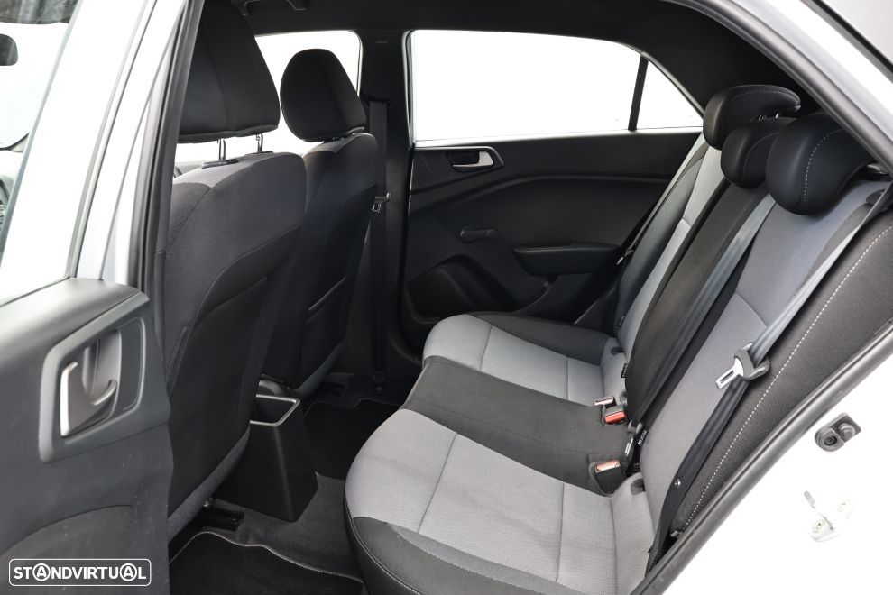 Hyundai i20 1.2 Access+Bluetooth 119g - 24