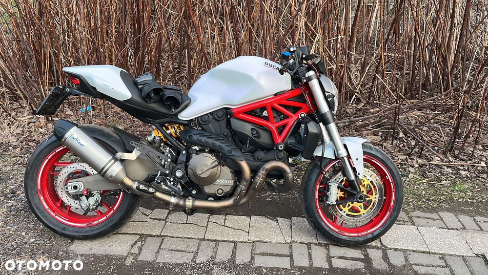Ducati Monster - 10