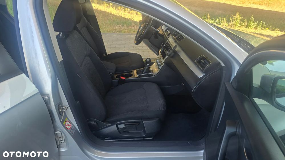 Volkswagen Passat 2.0 TDI DPF BlueMotion Technology Trendline - 27