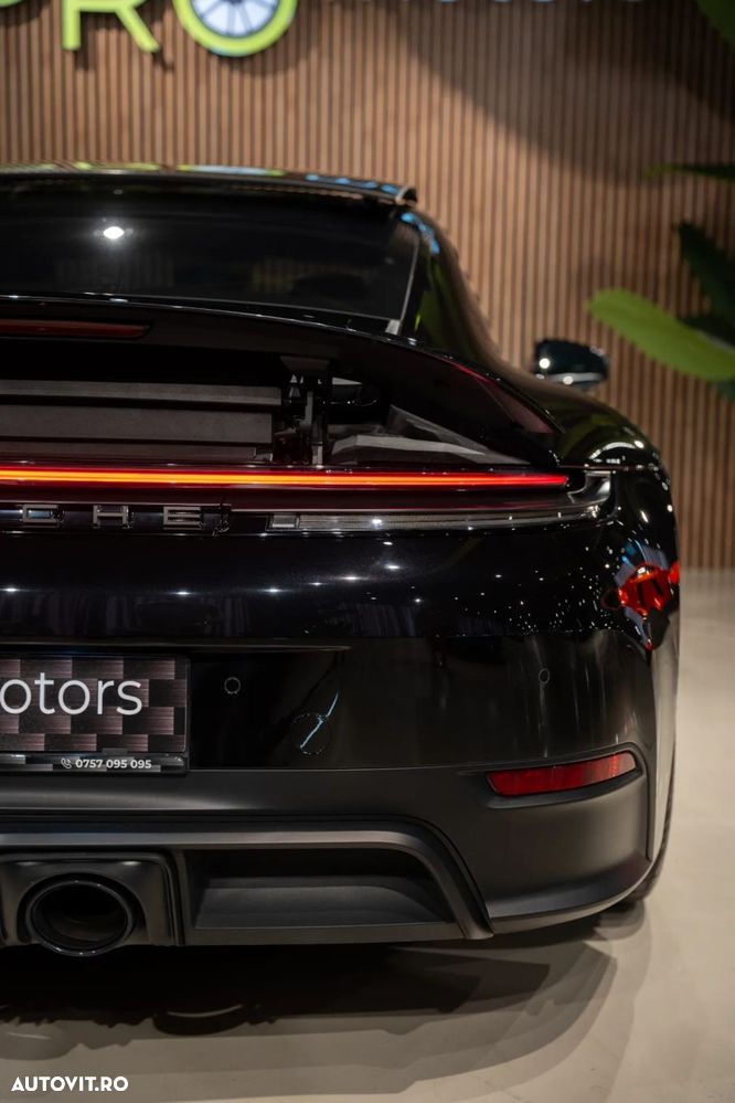 PORSCHE 911 2025 — imagine 40