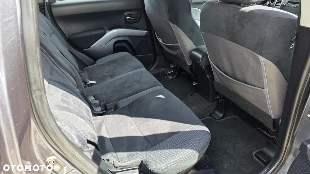 Mitsubishi Outlander 2.0 DI-D 4WD Inform - 22