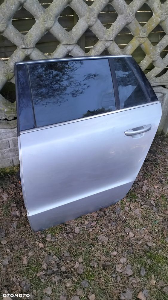 drzwi lewe tylne skoda superb kombi 2009r - 2