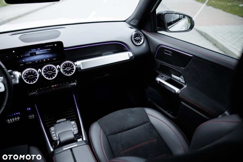 Mercedes-Benz GLB 200 4-Matic AMG Line 8G-DCT - 12