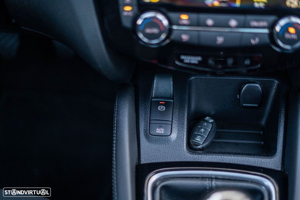 Nissan Qashqai 1.2 DIG-T N-Connecta 18 - 29