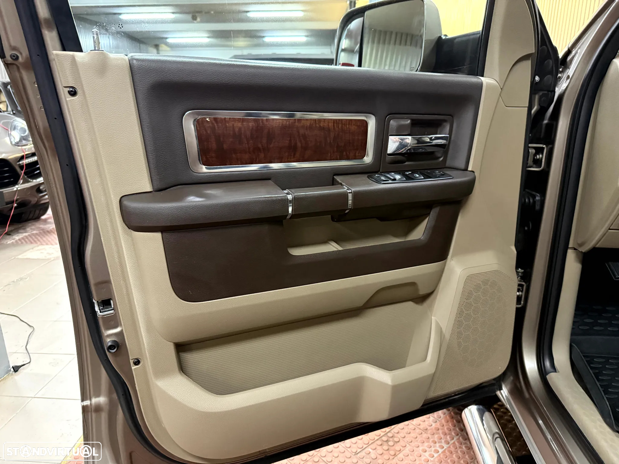 Dodge RAM 3500 Dually 6.7 Cummins Laramie - 38