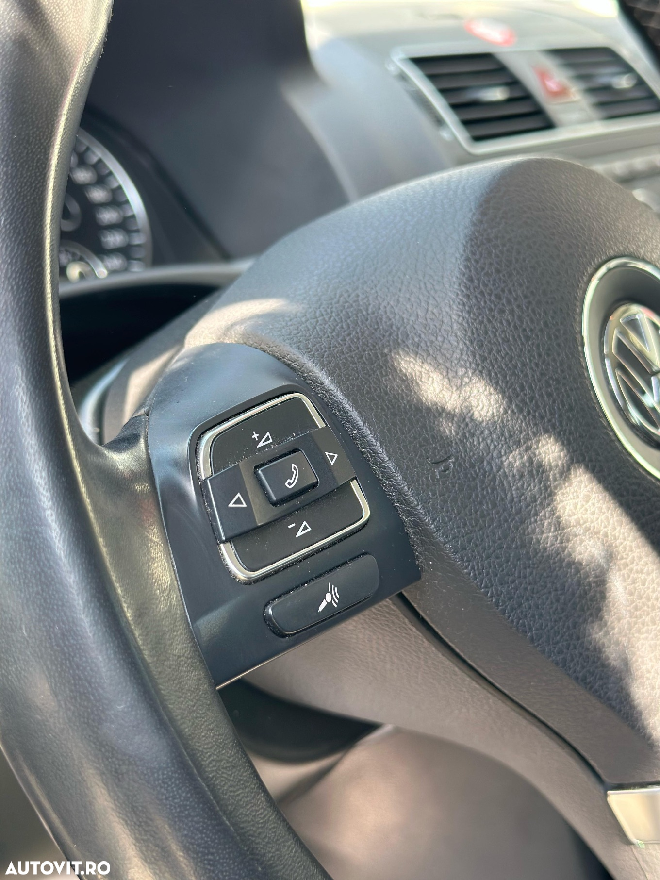 Volkswagen Touran - 12