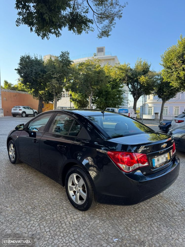 Chevrolet Cruze 1.6 LS - 3