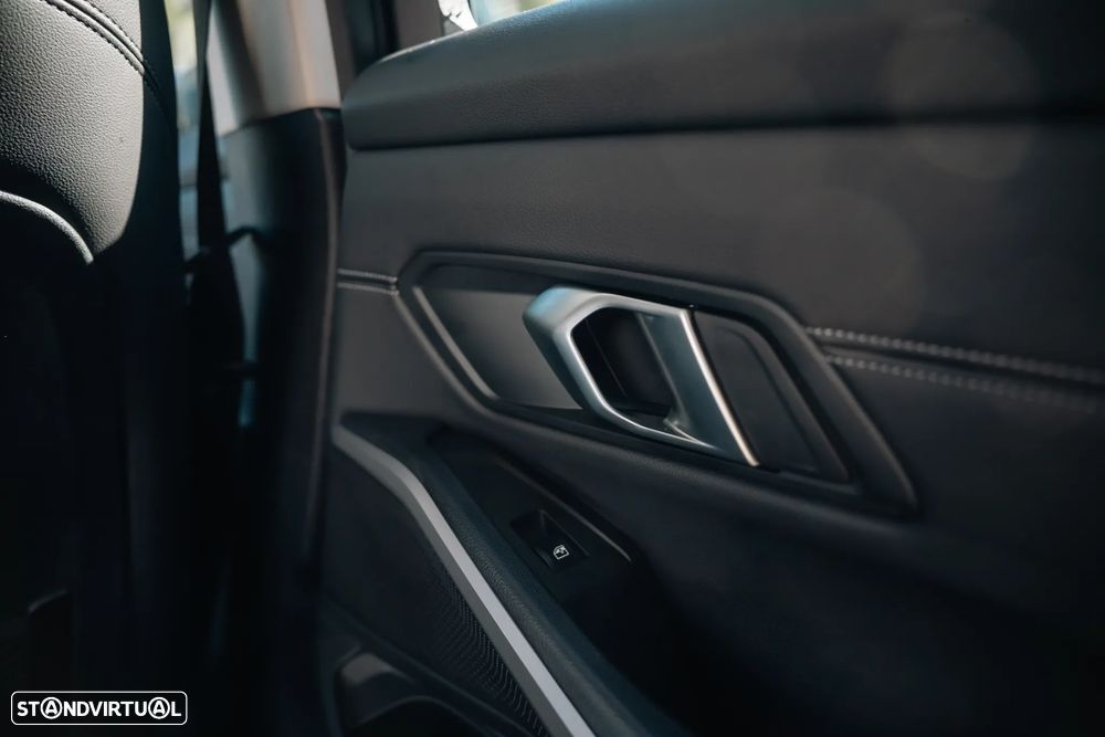 BMW 330 e Aut. Advantage - 13