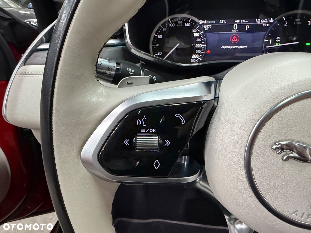 Jaguar XF 2.0 D200 mHEV AWD R-Dynamic SE - 29