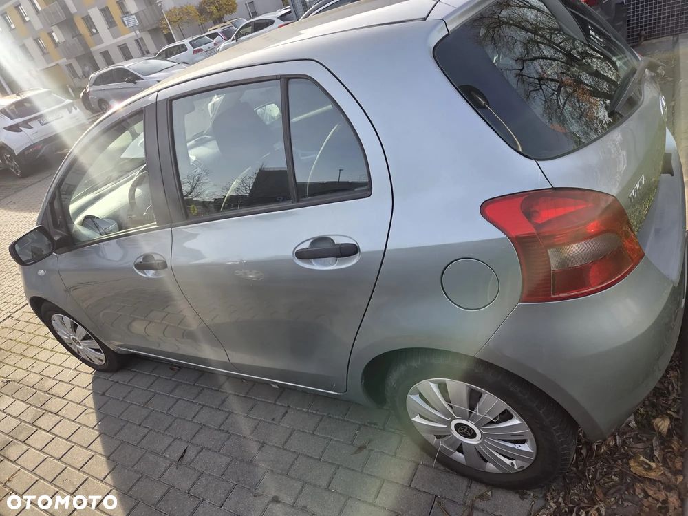 Toyota Yaris - 4