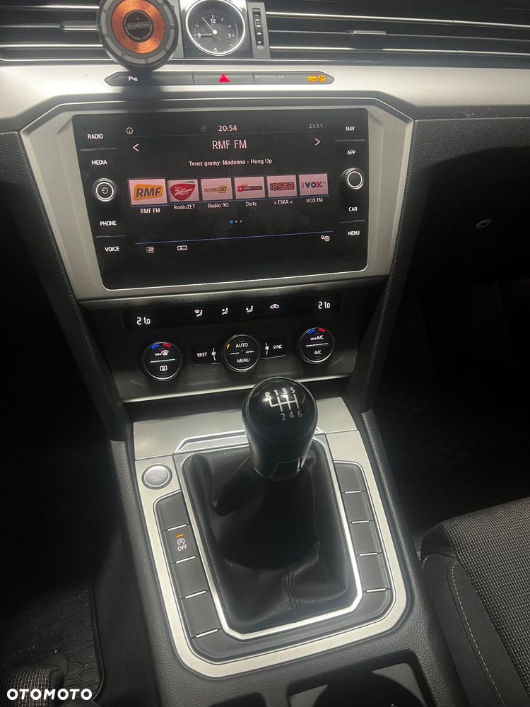 Volkswagen Passat 2.0 TDI SCR Comfortline - 11