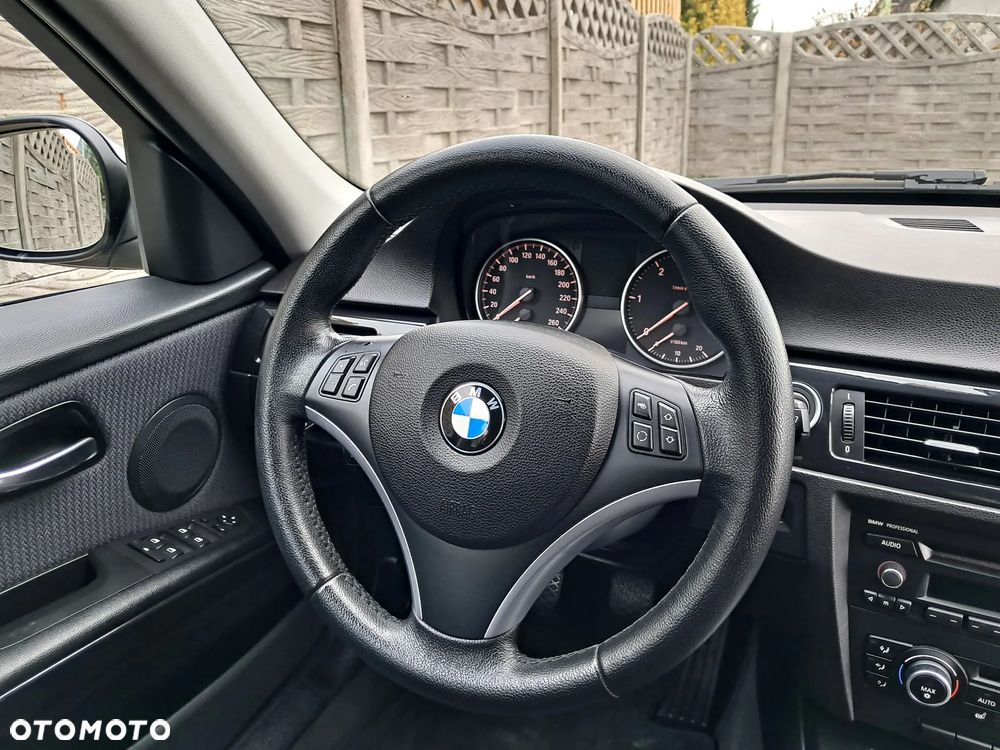 BMW Seria 3 320d - 12
