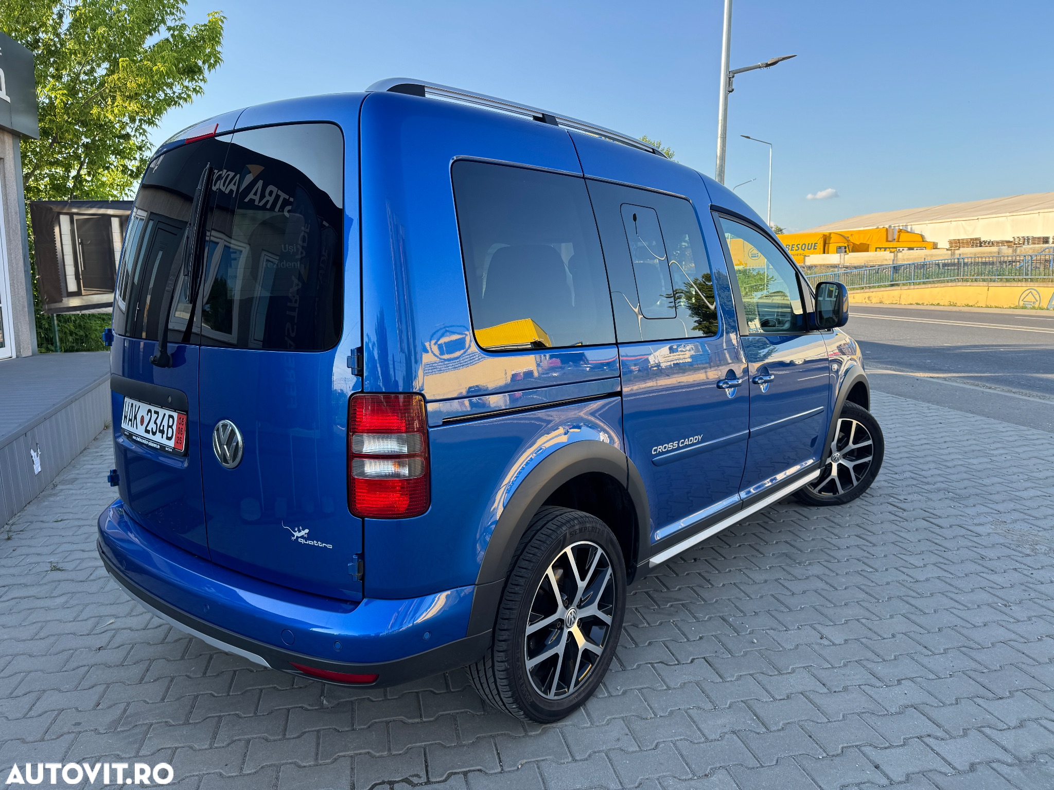 Volkswagen Caddy 2.0 TDI 4Motion Trendline - 2