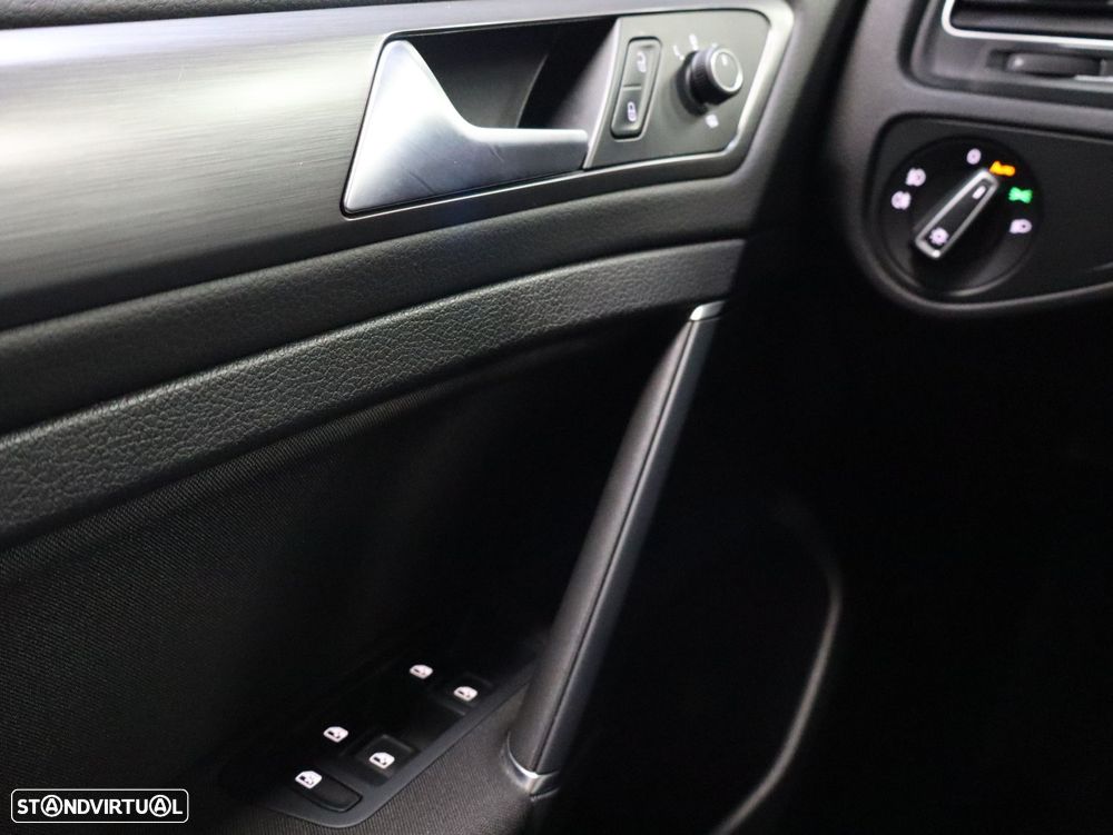 VW Golf Variant 1.6 TDi Confortline - 17