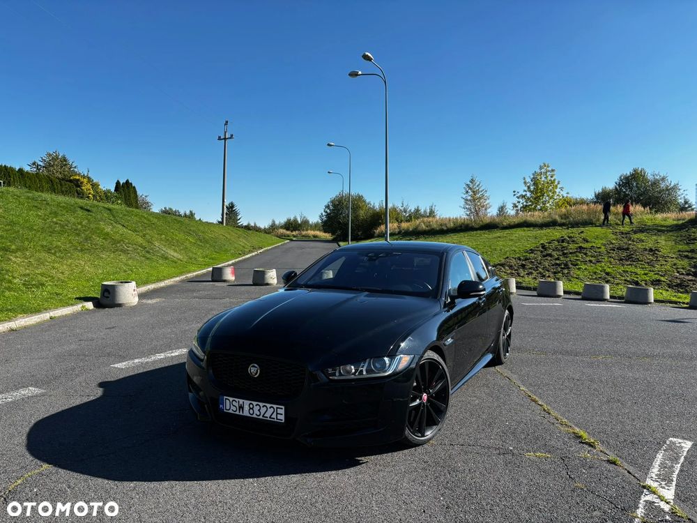 Jaguar XE 30t AWD R-Sport - 1