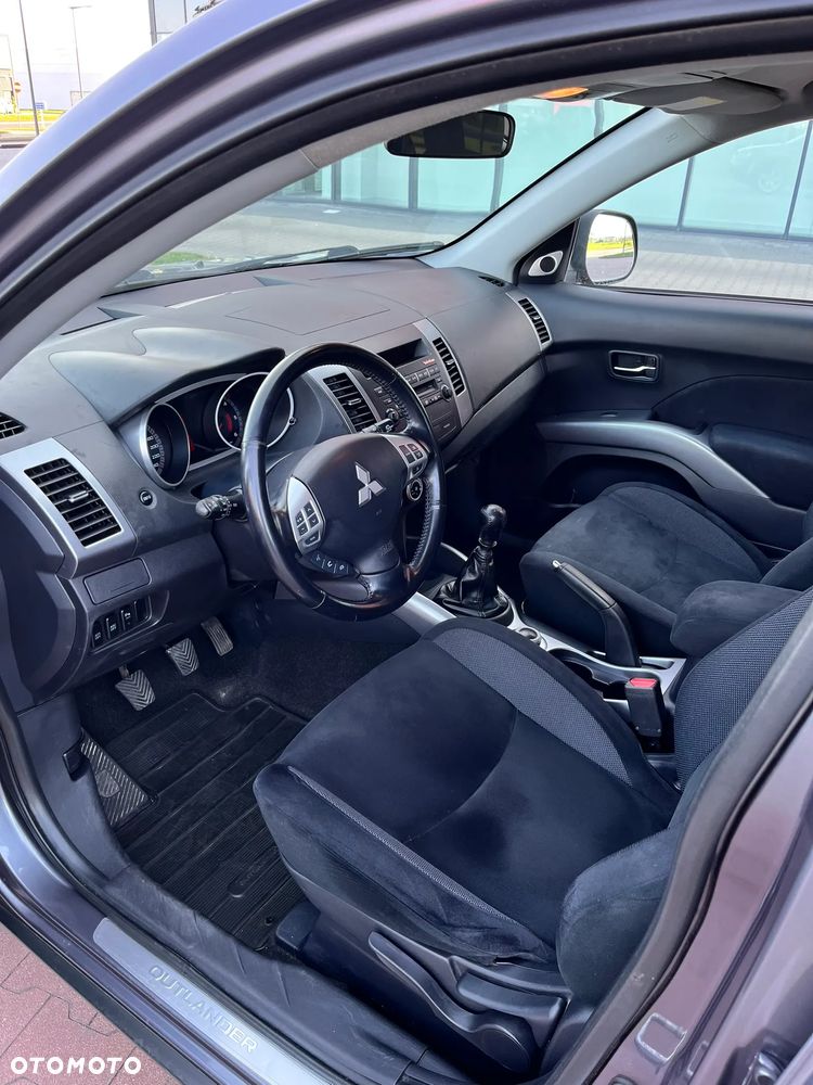 Mitsubishi Outlander 2.2 DID Intense + - 9