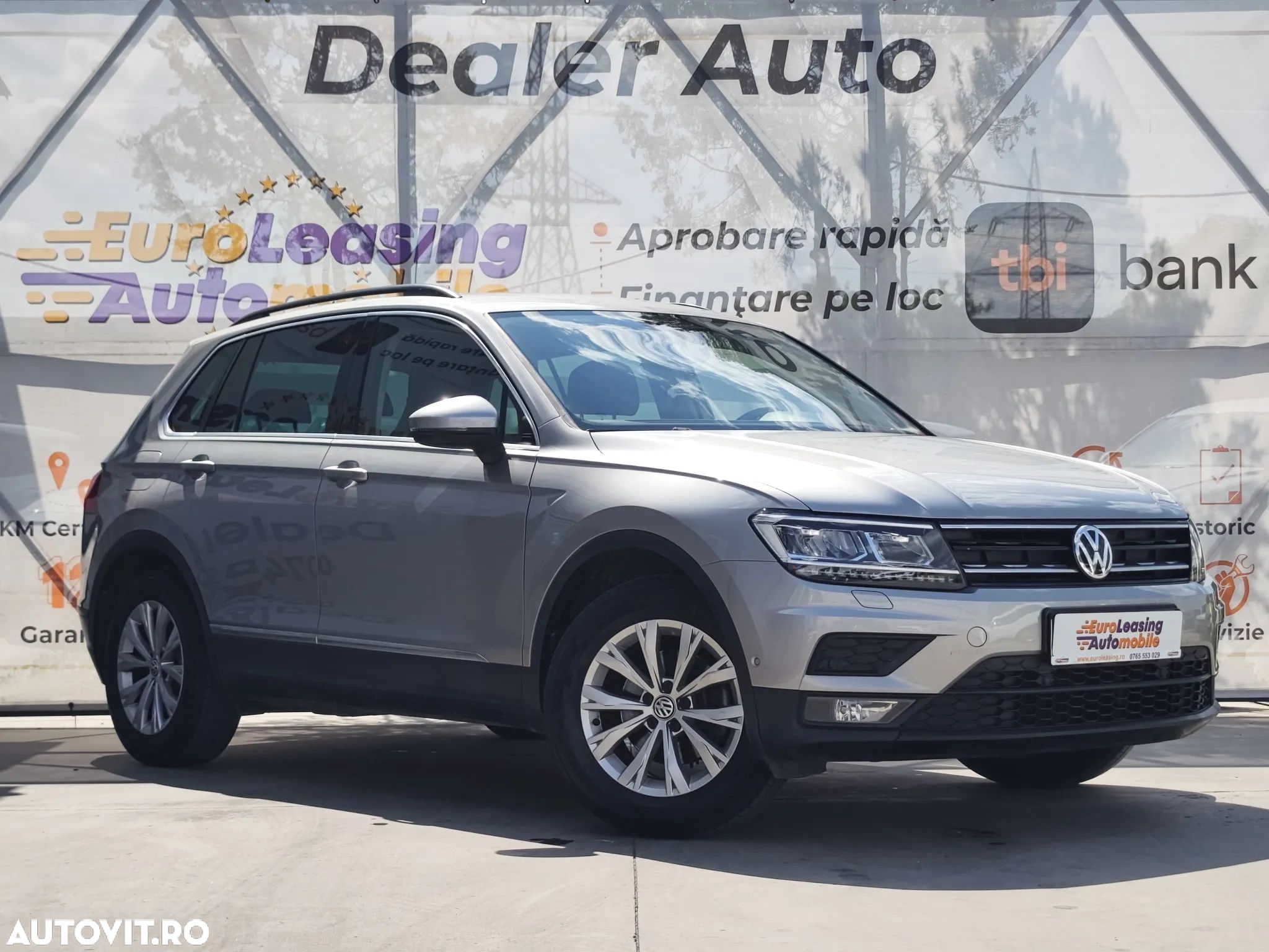 Volkswagen Tiguan - 1