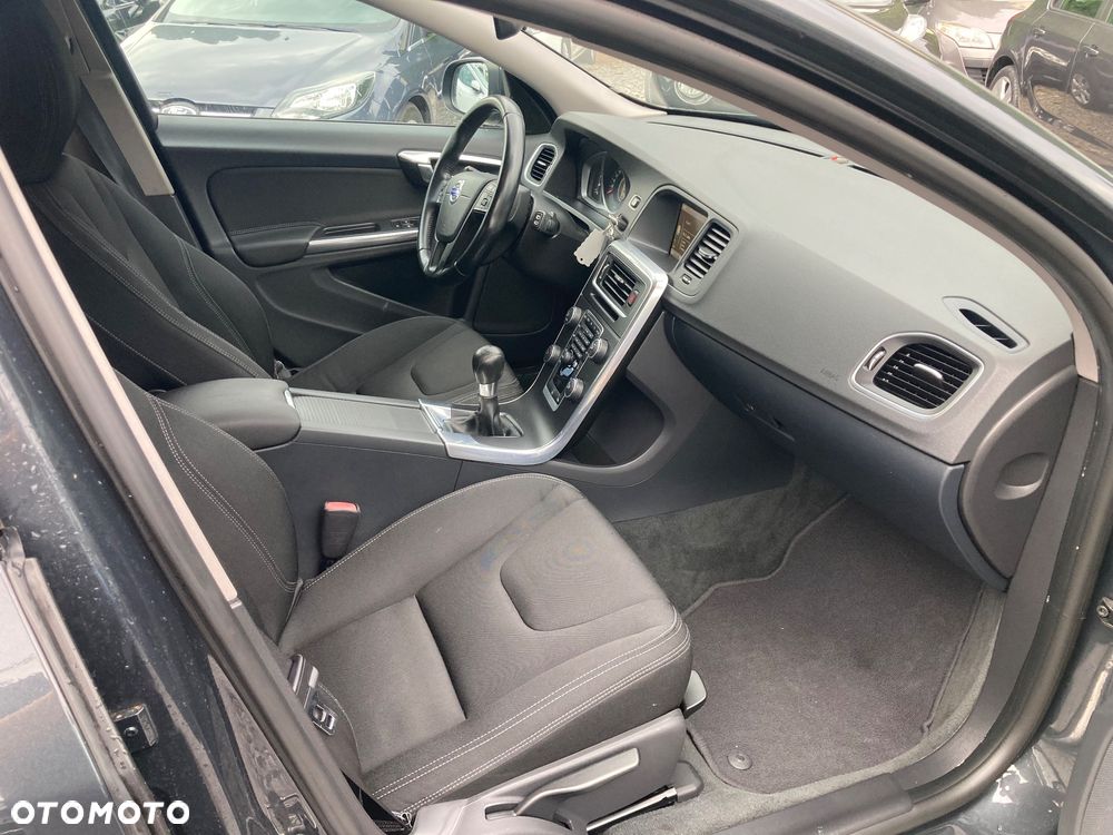 Volvo V60 D2 Base - 11