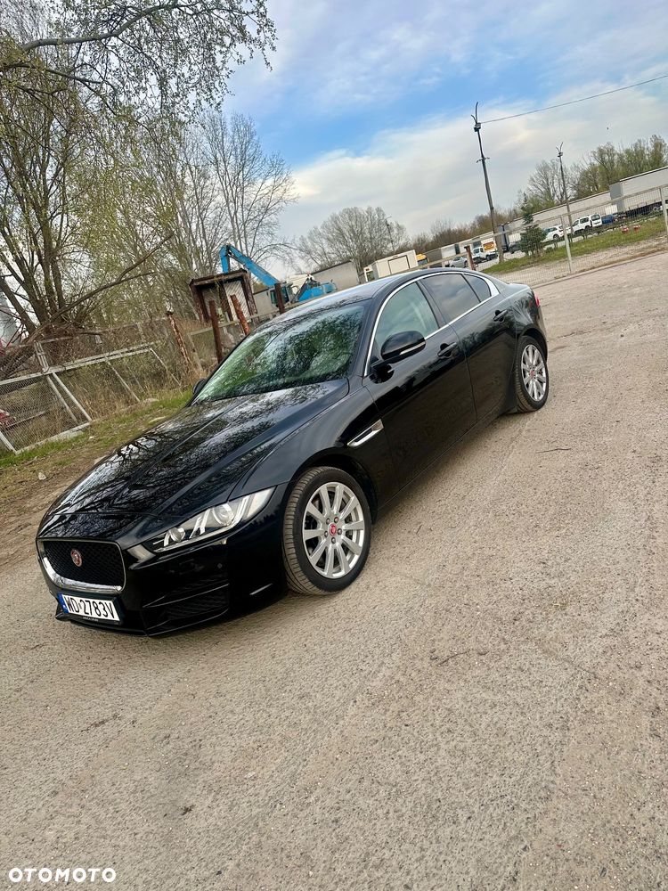 Jaguar XE 2.0 T Prestige - 3