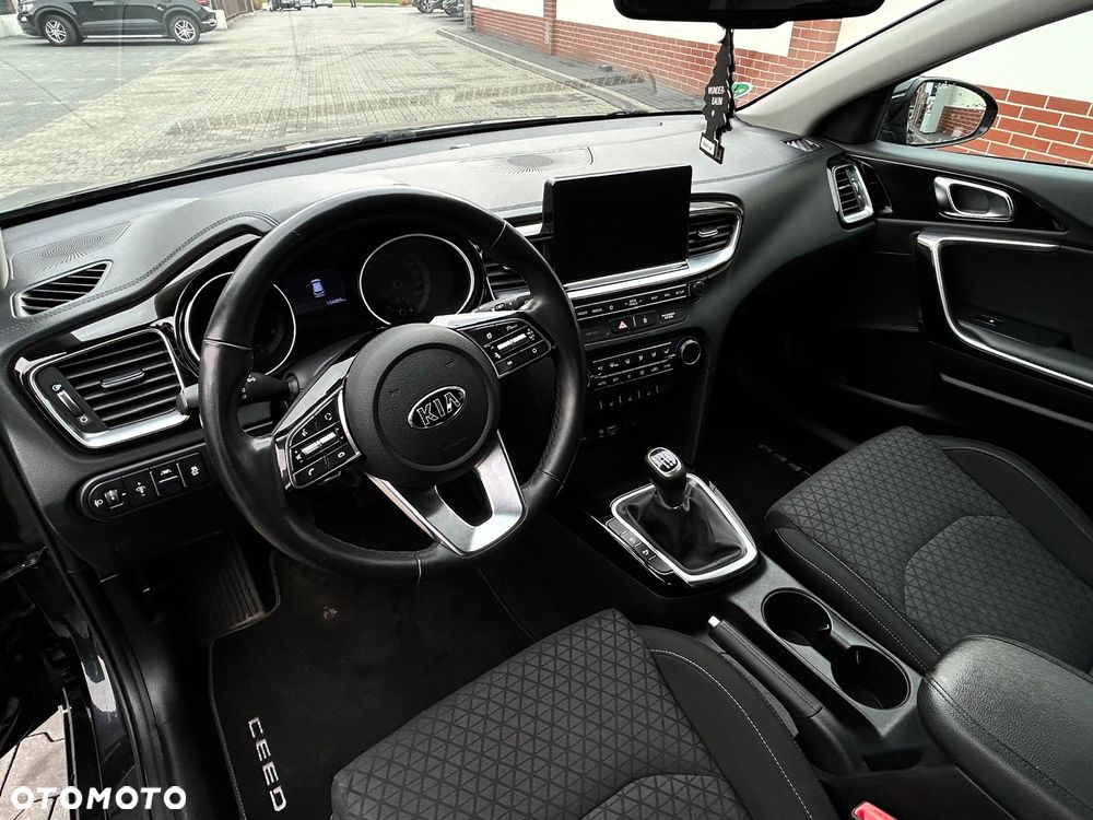 Kia Ceed - 10